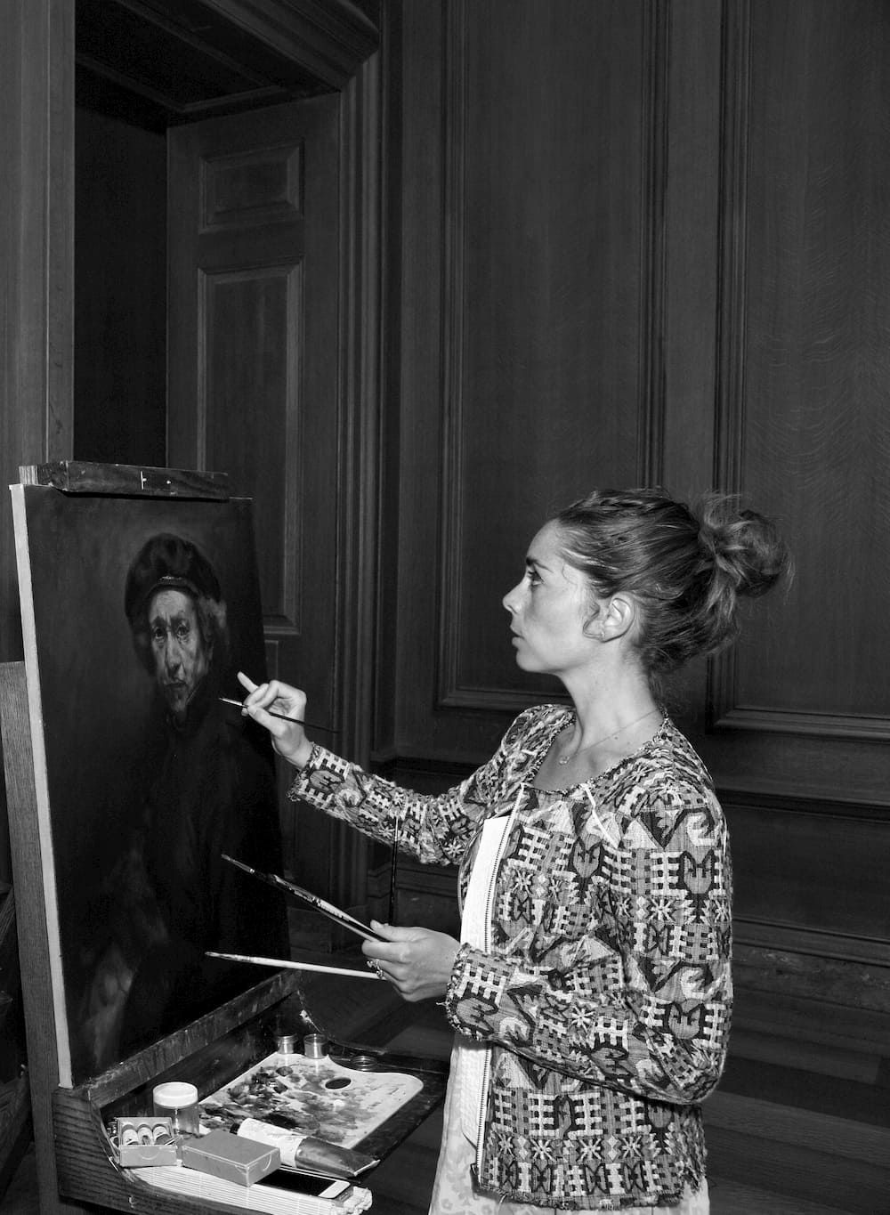 Marion Colomer restoring a painting